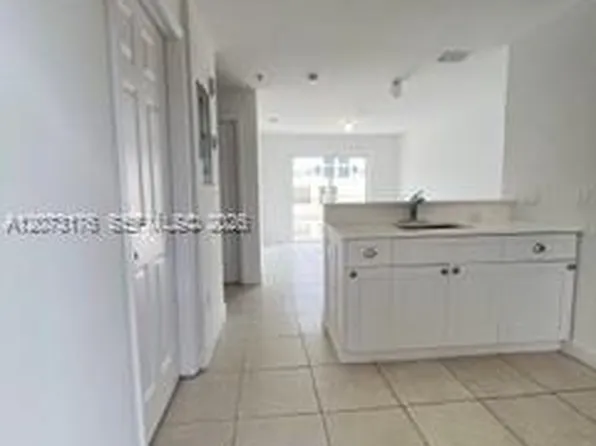 1613 NW 16th Ave APT 203, Miami, FL 33125