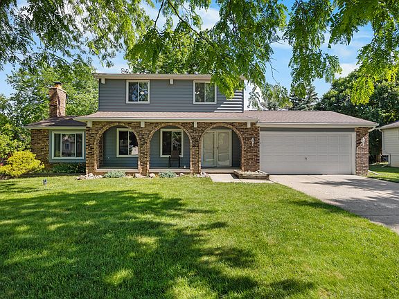 2nd image of 1121 Hollyhock Dr