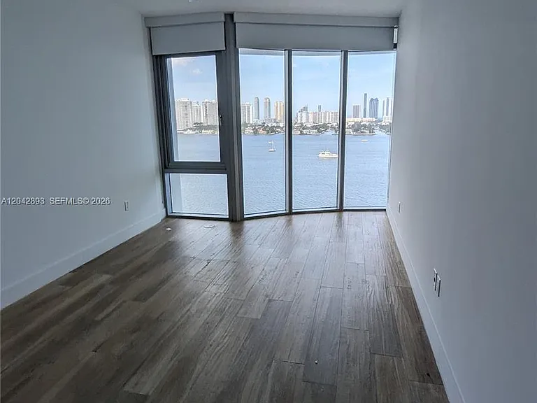 17111 E Biscayne Blvd #1011 — Photo 23
