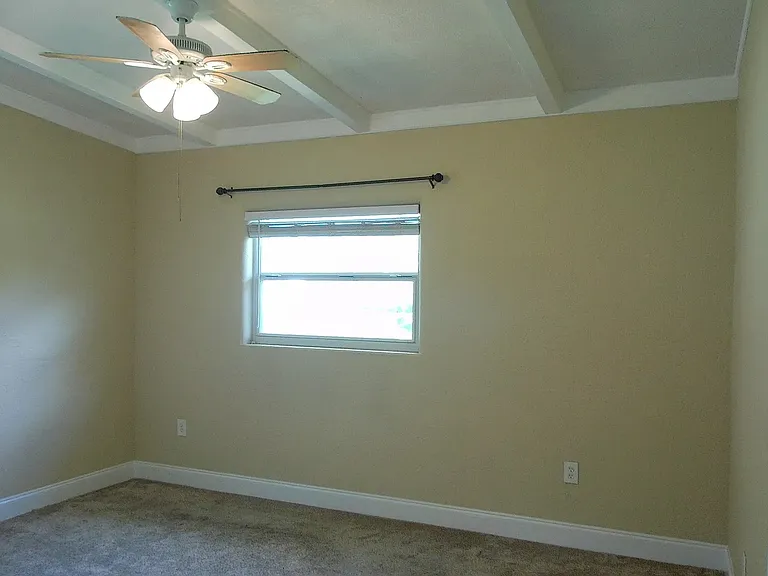 464 Judy St — Photo 21