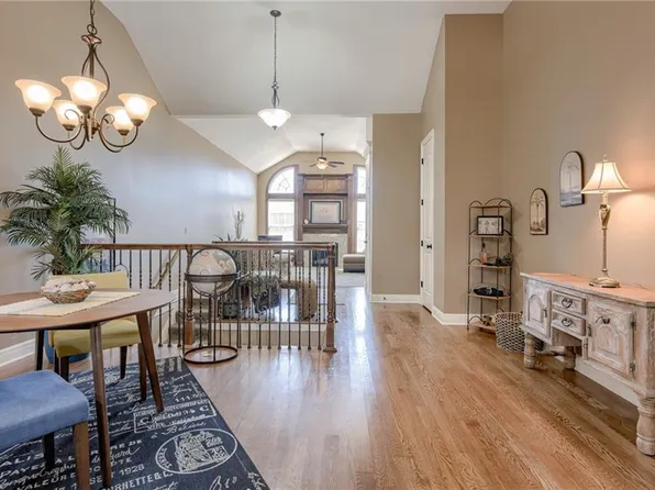 16843 S Bradley Dr, Olathe, KS 66062