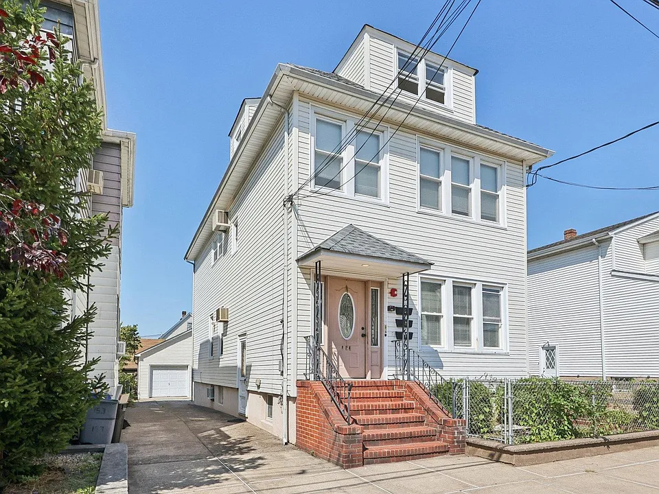 153 Banta Ave #1