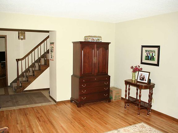 5th image of 1407 Eldridge Ave W