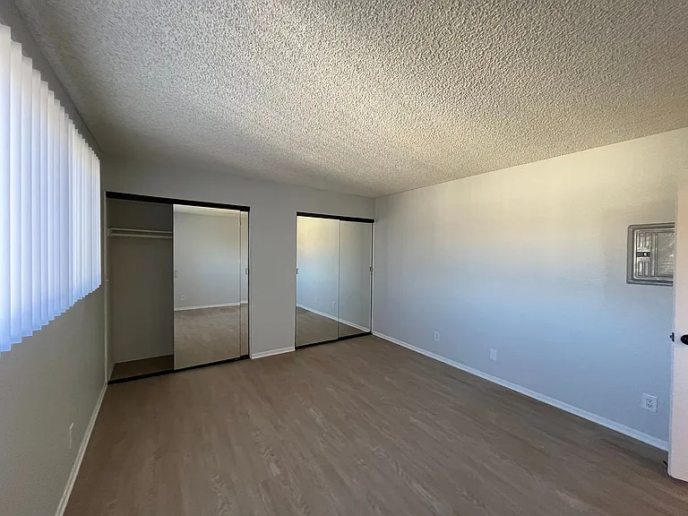 245 South Serrano Ave — Photo 65