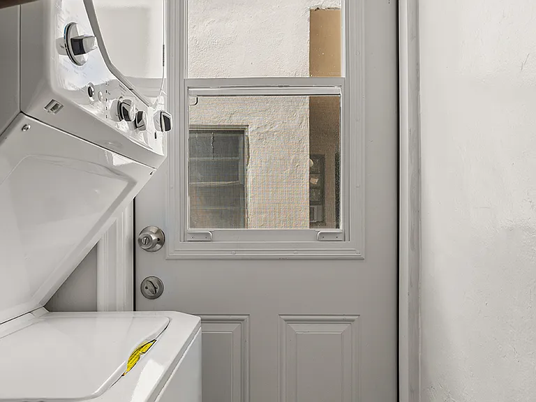 1142 Harvard St #5 — Photo 5