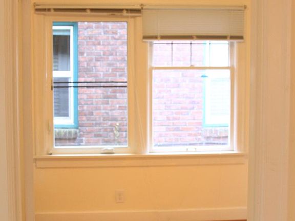 5th image of 733 10th Ave E #1