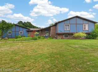 11201 Horton Rd, Holly, MI 48442