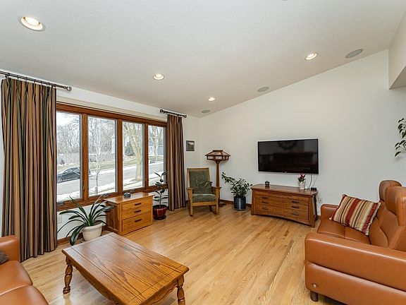 5th image of 1504 20th Ave NE