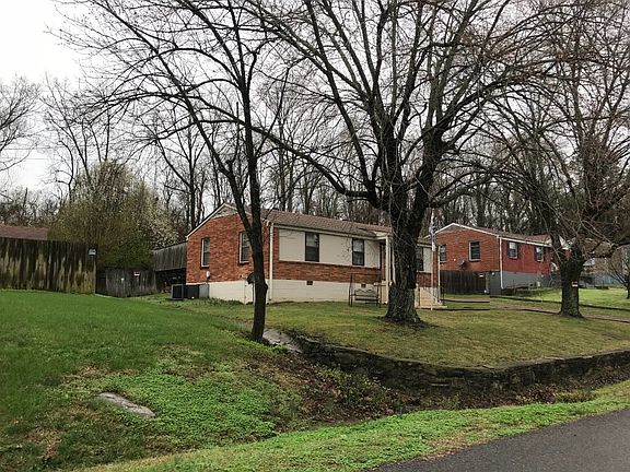 3rd image of 725 Patricia Dr