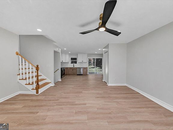 5th image of 7977 Flanders Ct
