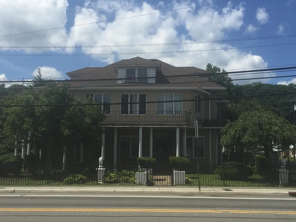 619 Ringwood Ave #1