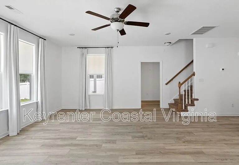 1415 Waltham Ln — Photo 5
