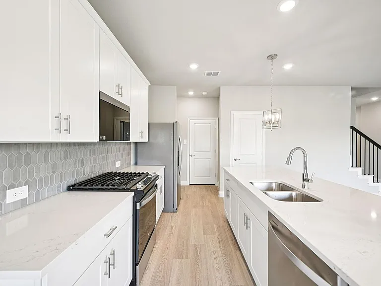 718 London Town Ln — Photo 11