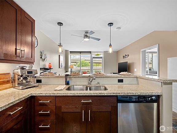 5th image of 1515 Dock Street #402