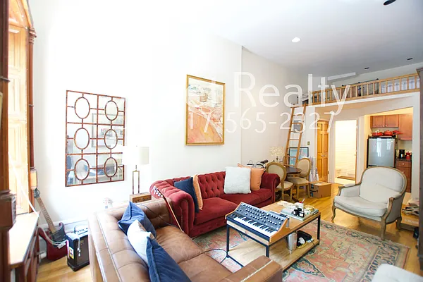 Rented by Street Realty Brokerage LLC | media 5