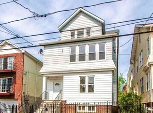 17 Huntington Ter, Newark, NJ 07112