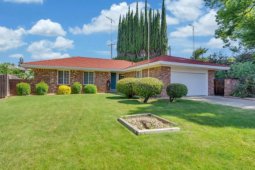 10165 La Alegria Dr photo 1