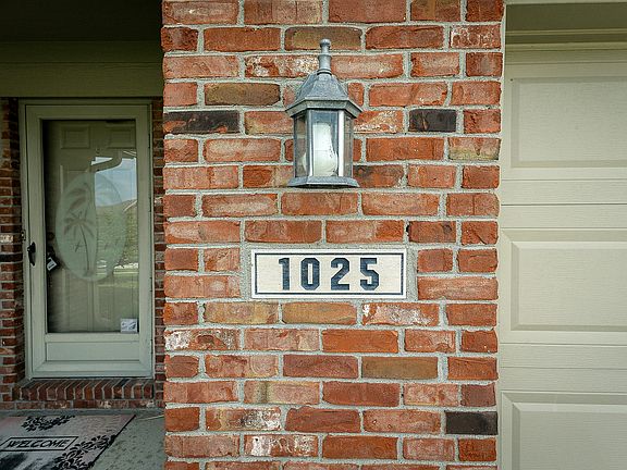 3rd image of 1025 Woodridge