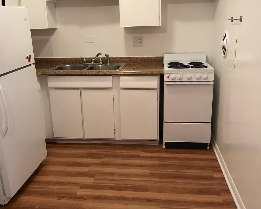 1st image of 1040 Chicago Ave APT 206
