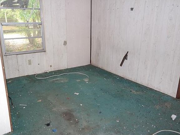 4th image of 611 Short St