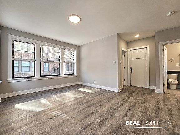 3rd image of 4407 N Wolcott Ave #A2