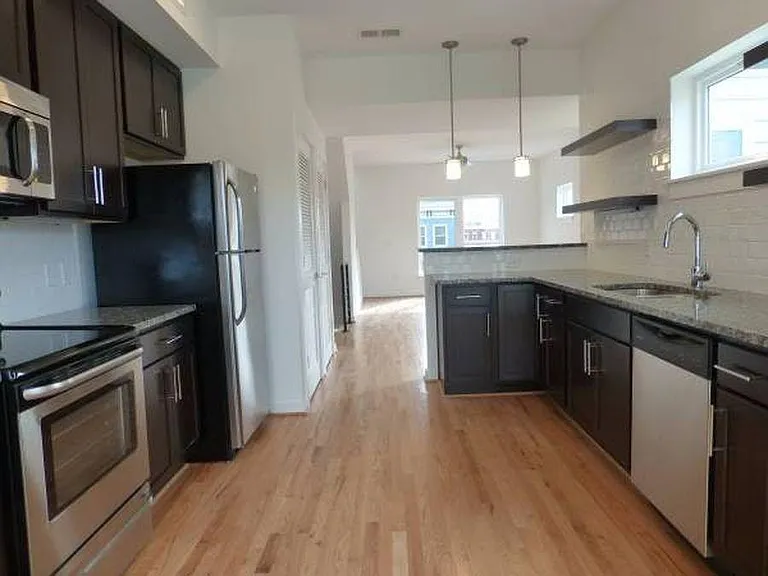 203 W 12th St #A — Photo 9