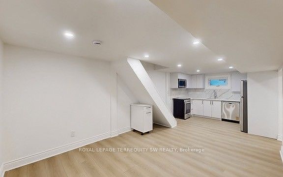 2nd image of 19 Hawthorne Rd
