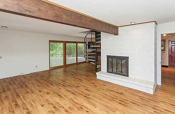 2nd image of 27 Tanglewood Ln