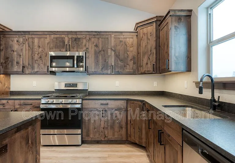 4032 Snowberry Ave — Photo 12