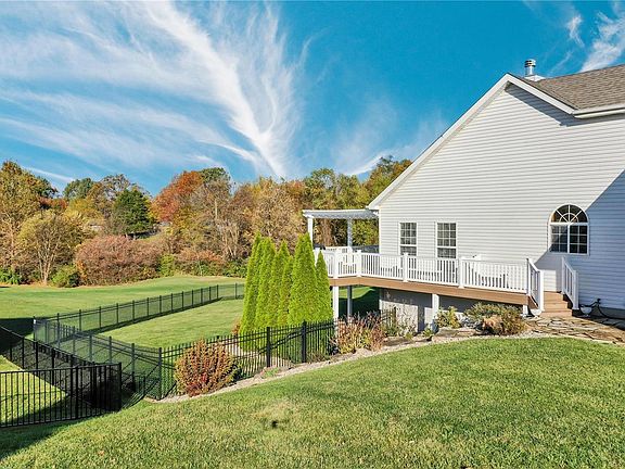 3rd image of 143 Forest Oaks Dr