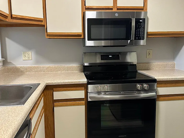 1338 W Wyomissing Ct #F — Photo 12
