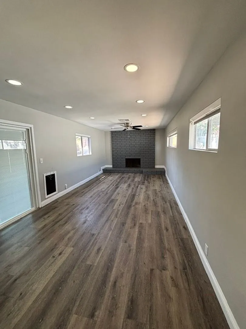 Move In Ready Updated la Mirada Home — Photo 3