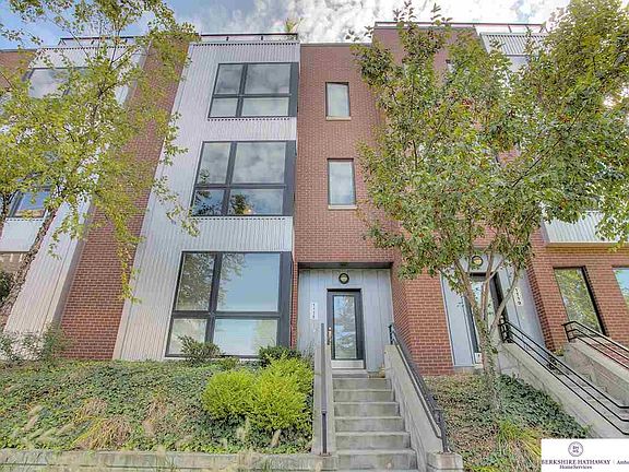 2nd image of 1115 Leavenworth St