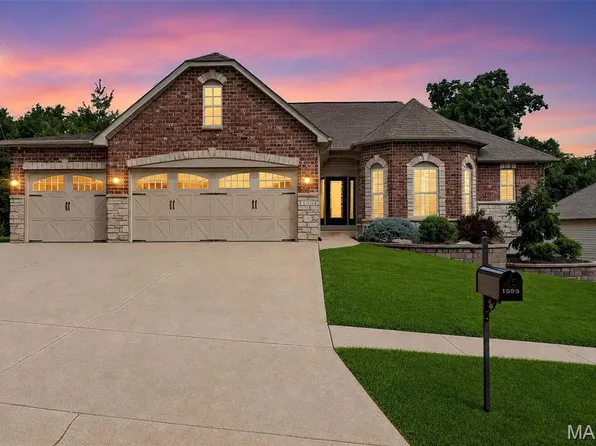 1595 Heritage Valley Dr, High Ridge, MO 63049