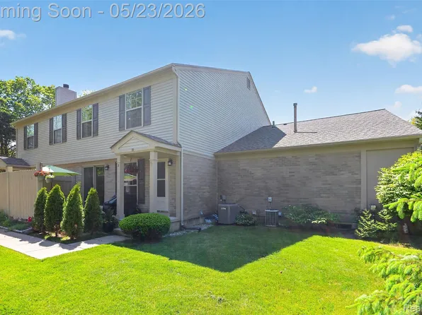 70 Pine Tree Ridge Dr Unit 2, Waterford, MI 48327