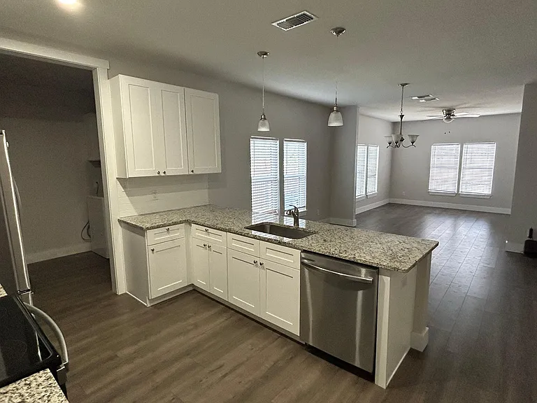 1201 S Palmetto — Photo 14