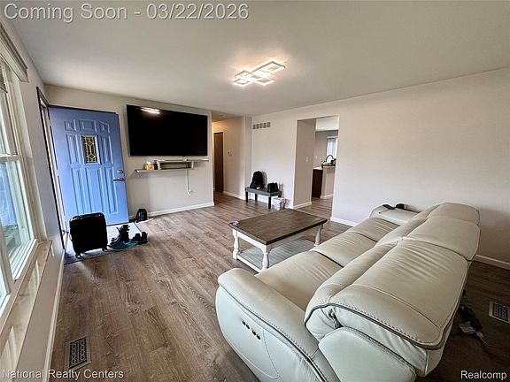 4th image of 40684 Village Wood Rd