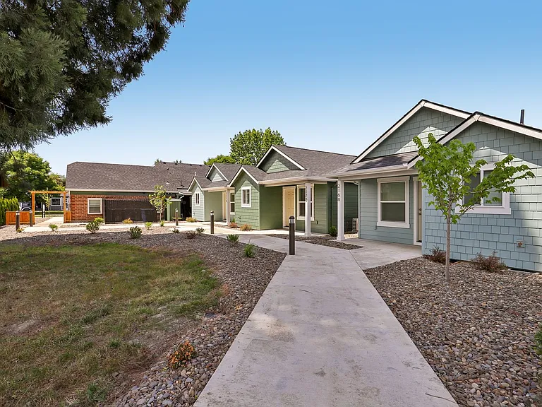 Cottages at Laurel — Photo 91
