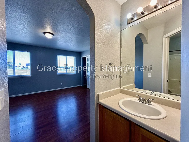 424 W 91st Cir — Photo 11