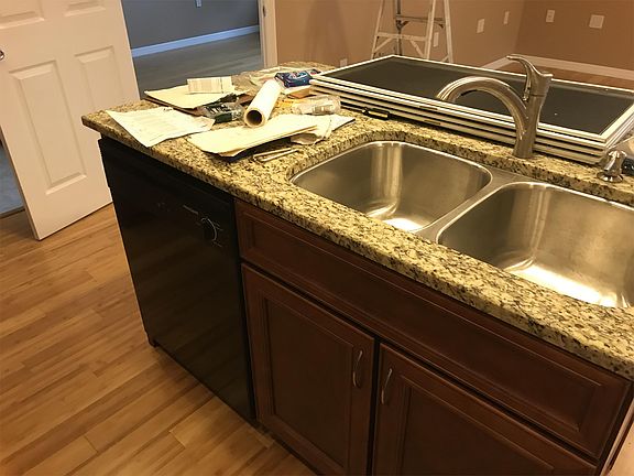 4th image of 1810 S Ferncreek Ave #1808