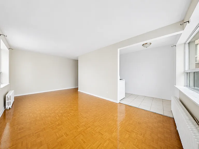1617 Victoria Park Ave — Photo 1