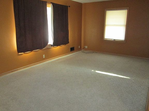 5th image of 405 3rd Ave S