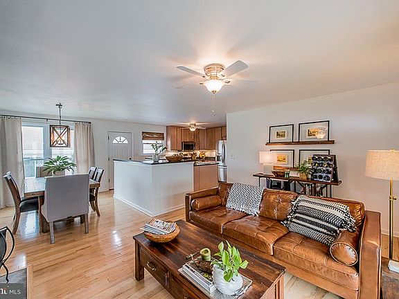 3rd image of 5917 Leewood Ave