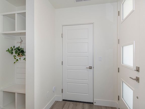 4th image of 478 E Violets Cove Ln