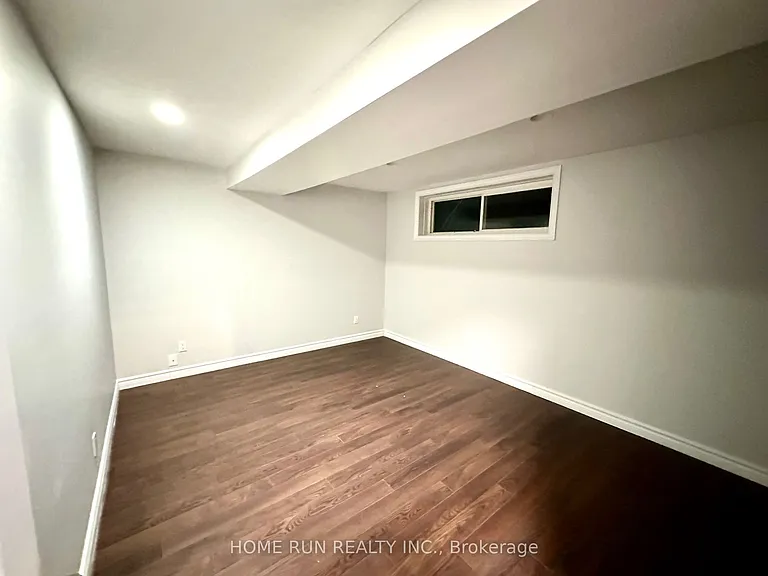 71 Ashburn Dr — Photo 8