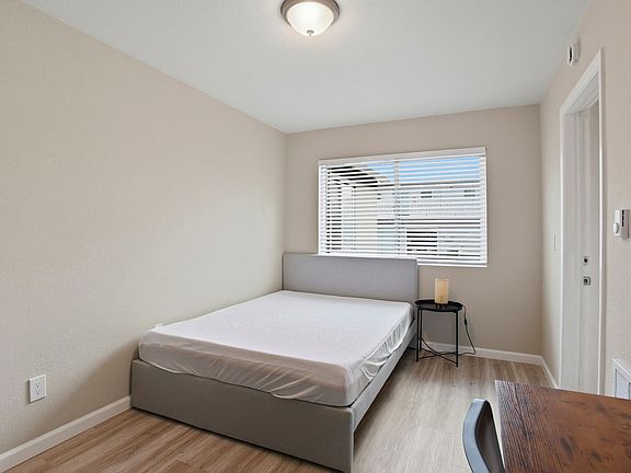4th image of 804 Adams St