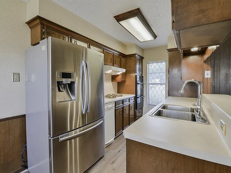 13915 Roundstone Ln — Photo 11