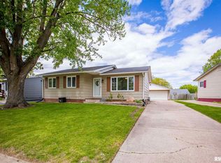 517 32nd Ave W, Milan, IL 61264