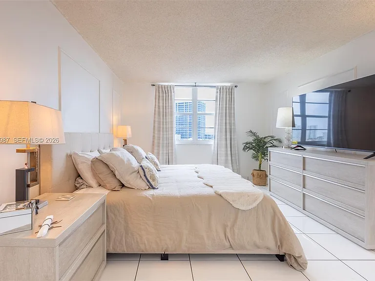 6770 Indian Creek Dr #7B — Photo 4