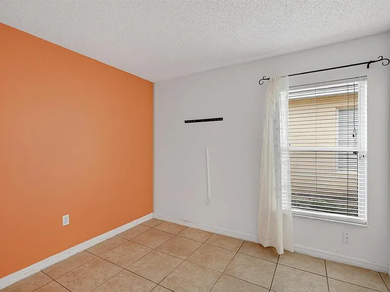419 Buckingham Cir — Photo 13